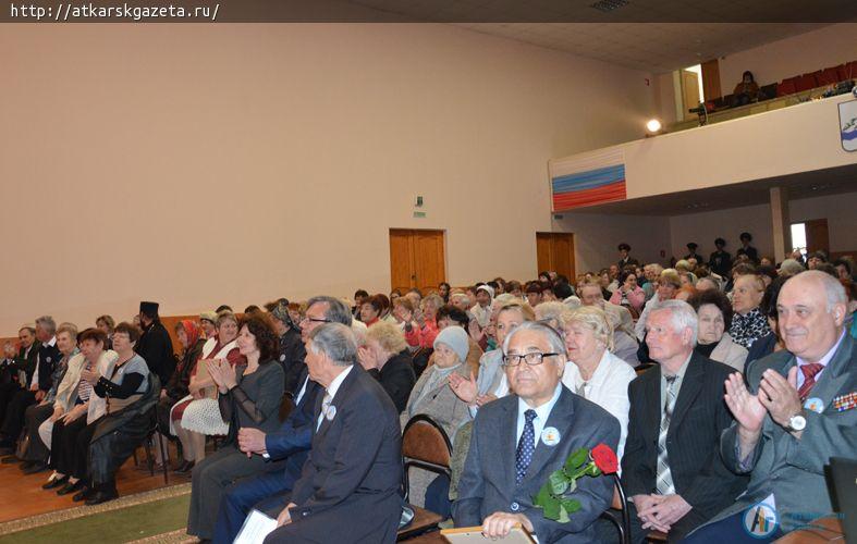 Депутат областной Думы подарил Совету ветеранов компьютер (ФОТО)