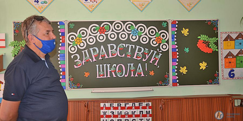Депутат Петров оценил готовность аткарских школ к учебному году