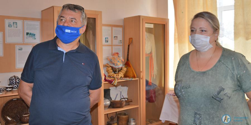 Депутат Петров оценил готовность аткарских школ к учебному году
