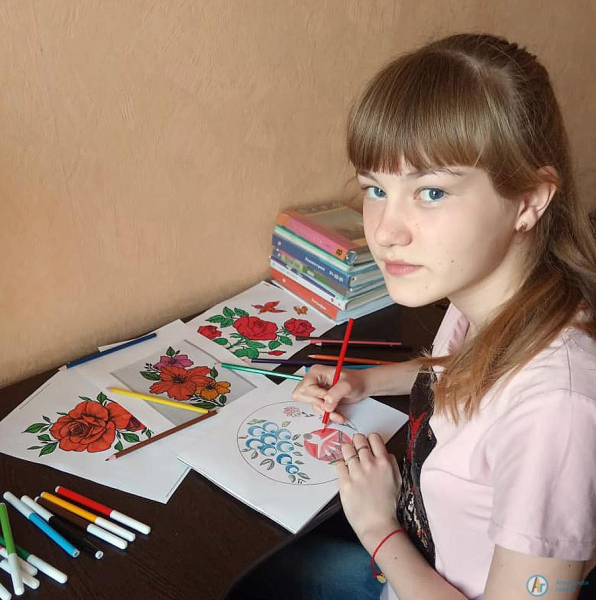 Дети аткарских полицейских нарисовали родителей на службе
