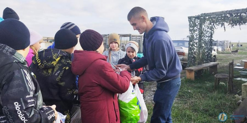 Дети из Барановки подарили питомцам собачьего приюта частицу добра