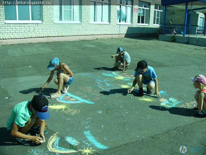 Дети из села Лопуховки рисовали радугу и радость