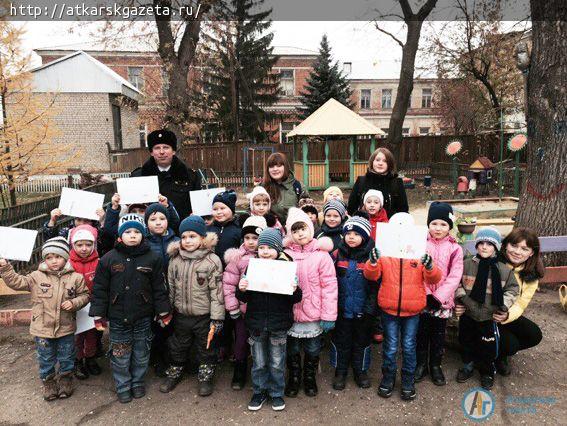 Детский сад «Улыбка»  учился правильно переходить улицу (ФОТО)