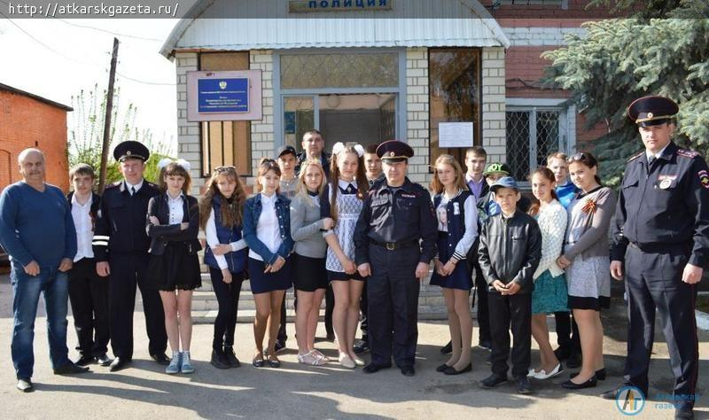 Директор музейного комплекса в Парке Победы лично провел экскурсию для молодежи села Озерное