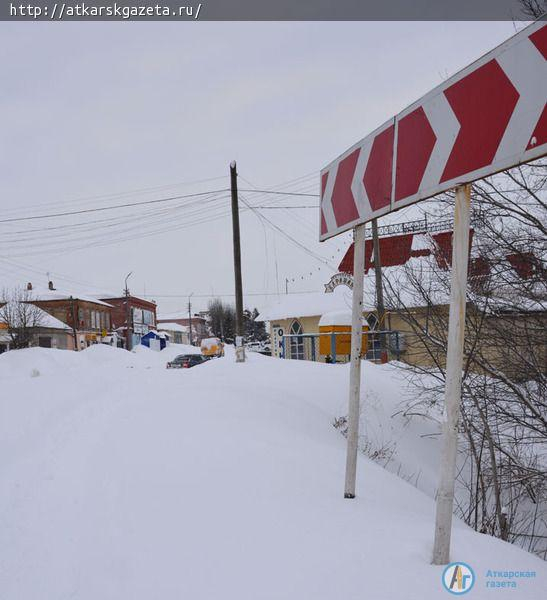 Для уборки снега в Аткарском районе задействовали всю возможную тяжелую технику
