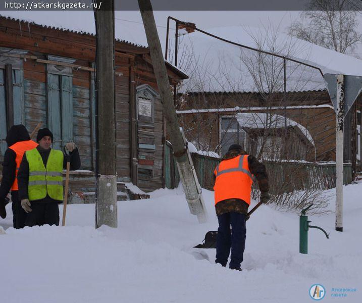 Для уборки снега в Аткарском районе задействовали всю возможную тяжелую технику