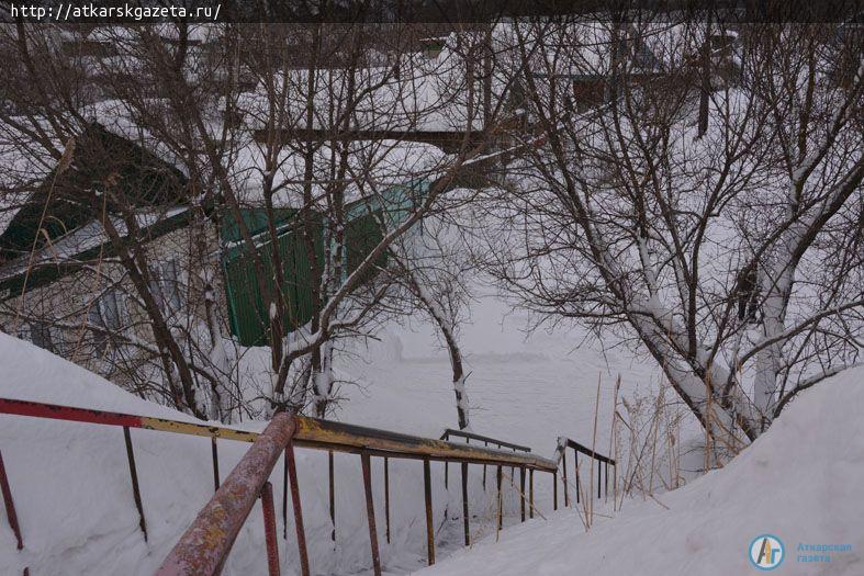Для уборки снега в Аткарском районе задействовали всю возможную тяжелую технику