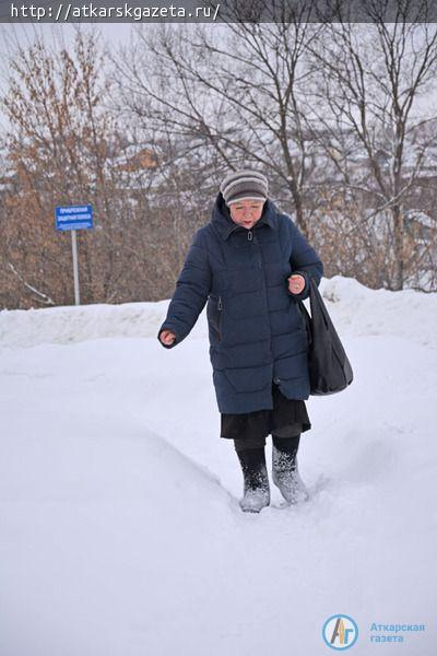 Для уборки снега в Аткарском районе задействовали всю возможную тяжелую технику
