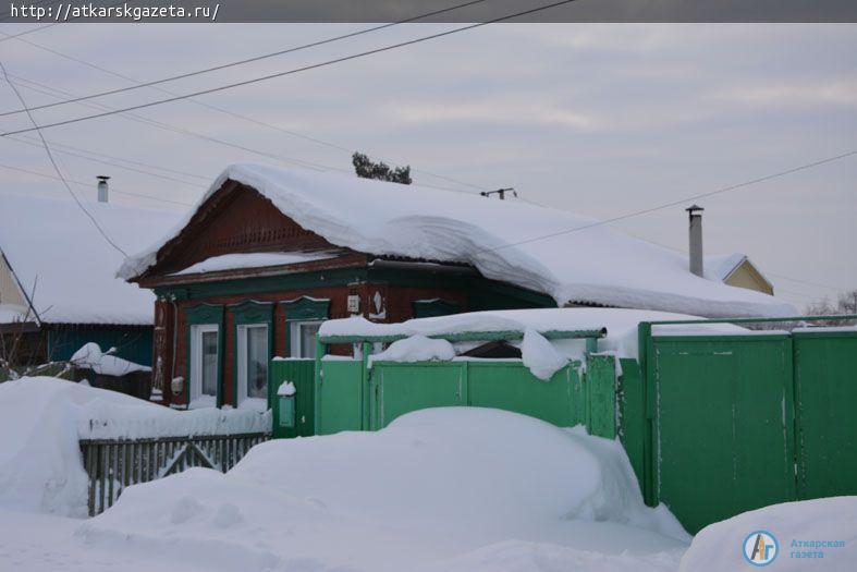 Для уборки снега в Аткарском районе задействовали всю возможную тяжелую технику
