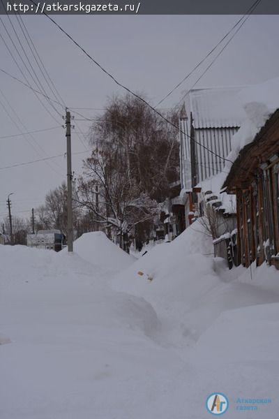 Для уборки снега в Аткарском районе задействовали всю возможную тяжелую технику