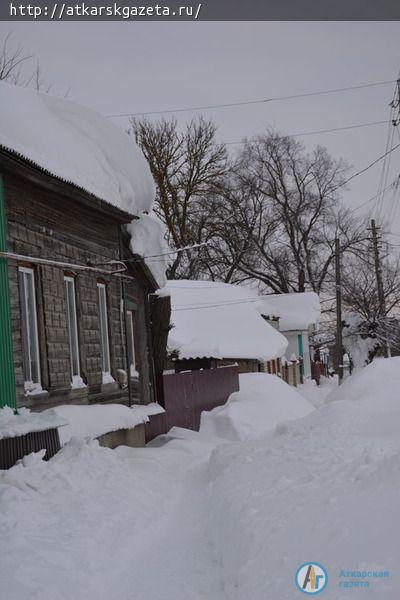Для уборки снега в Аткарском районе задействовали всю возможную тяжелую технику