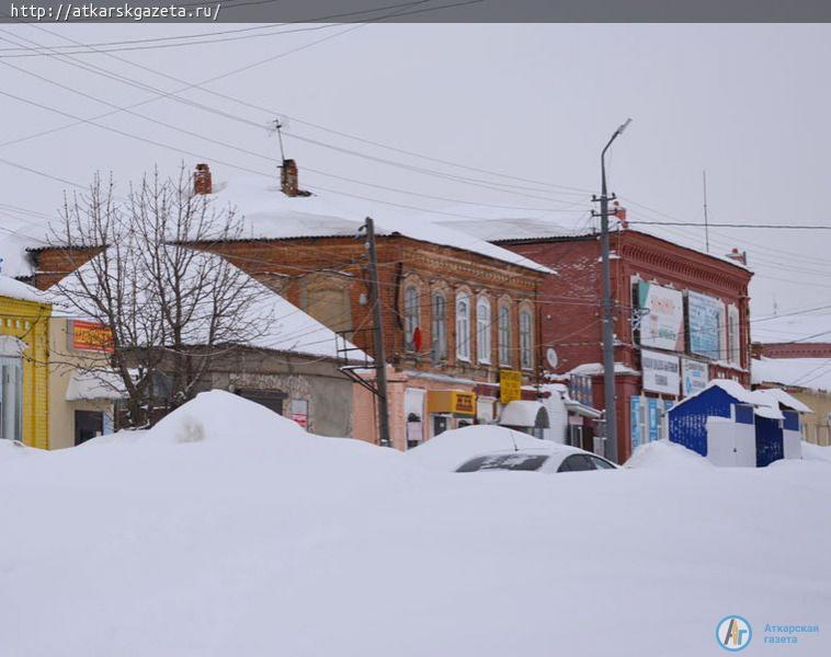 Для уборки снега в Аткарском районе задействовали всю возможную тяжелую технику