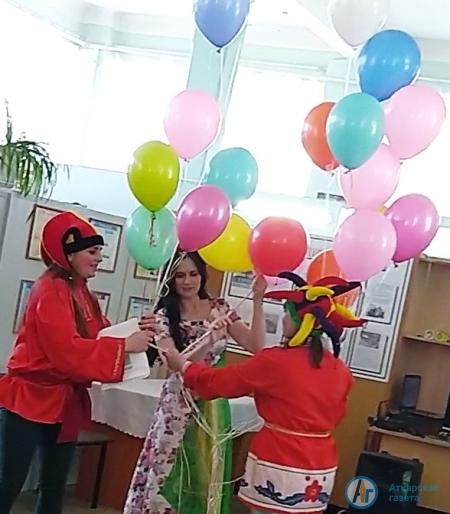Для встречи весны в Аткарском КЦСОН испекли 400 блинов