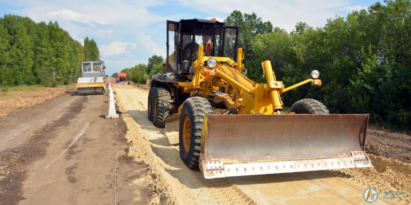 Дорогу Аткарск-Песчанка ремонтируют в 30-градусную жару