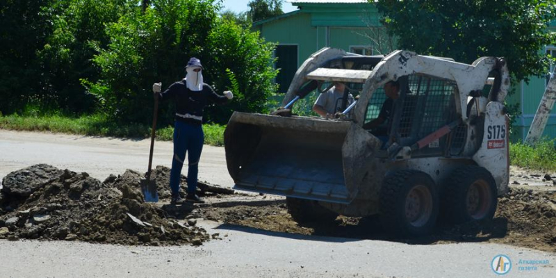 Дорогу на Коммунистической восстанавливают по решению суда