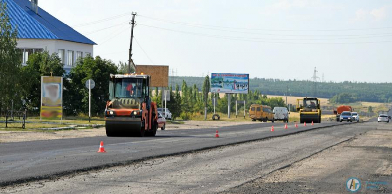 Дорожники ремонтируют аткарский участок федеральной трассы