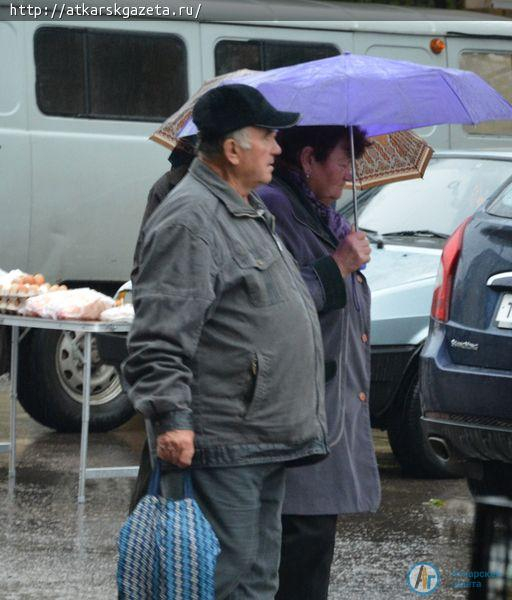 Дождь не помешал аткарчанам посетить ярмарку выходного дня (ФОТО)