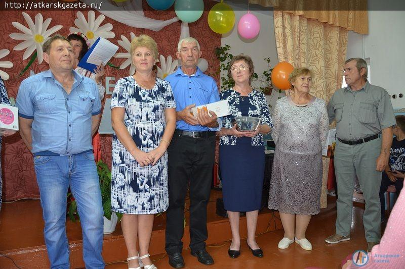 Драгоценную россыпь юбилейных свадеб отметили в аткарском селе