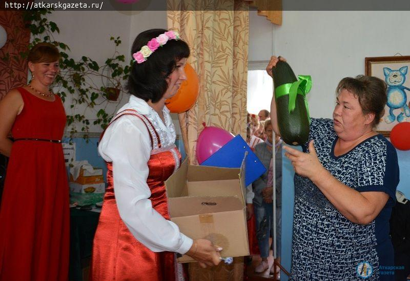 Драгоценную россыпь юбилейных свадеб отметили в аткарском селе