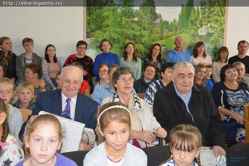 Драгоценную россыпь юбилейных свадеб отметили в аткарском селе