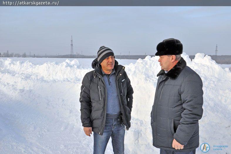 Два «Кировца» всю ночь пробивали дорогу к станции Красавка