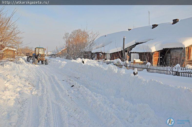 Два «Кировца» всю ночь пробивали дорогу к станции Красавка
