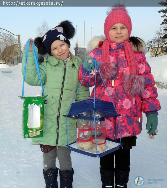 Двадцать птичьих столовых появилось сегодня в городском парке