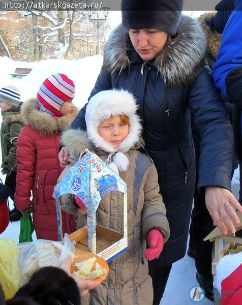 Двадцать птичьих столовых появилось сегодня в городском парке