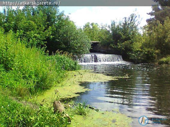 Единственный водопад на Аткаре находится у села Земляные Хутора