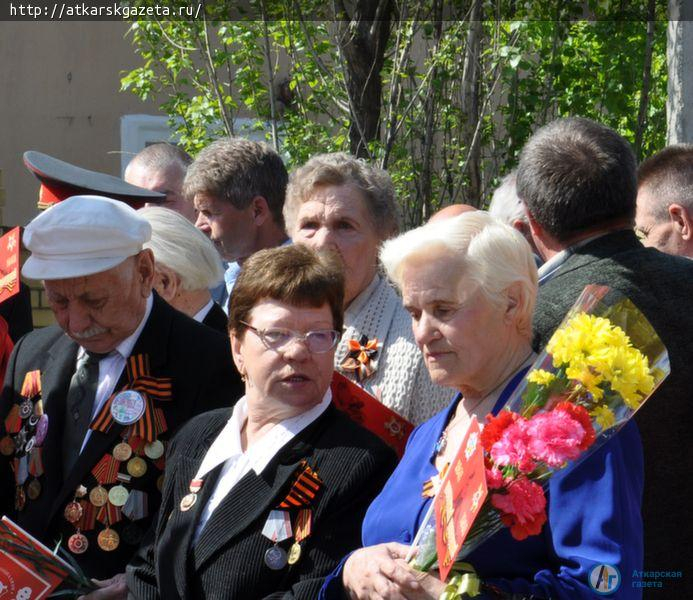 Единый фронт памяти прошел в День Победы по Аткарску (ФОТО)