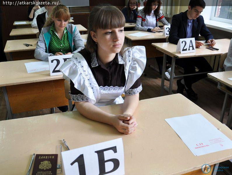 ЕГЭ по математике на 3 часа усадил выпускников за парты (ФОТОРЕПОРТАЖ)