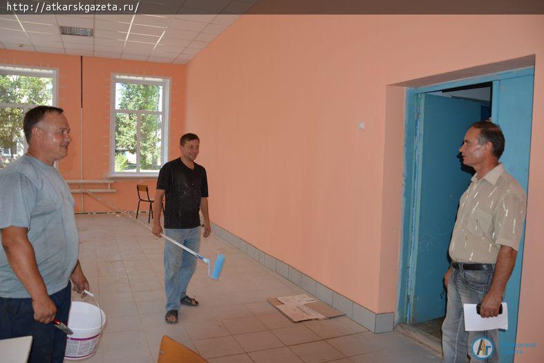 Фасад здания политехнического лицея украсили пластиковые окна