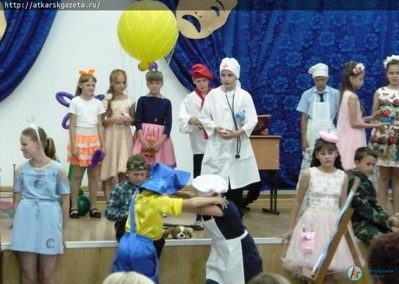 Фееричным спектаклем простились с начальной школой ученики Елены ВЕРТЯНКИНОЙ
