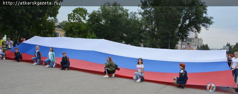 Флажки-стикеры со словами гордости за страну патриоты прикрепили на карту России (ФОТО)