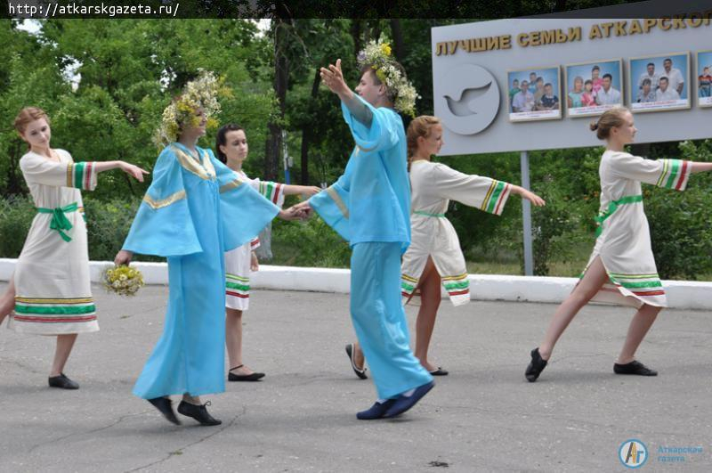 Фотографии пяти семей занесут на районную Доску Почета