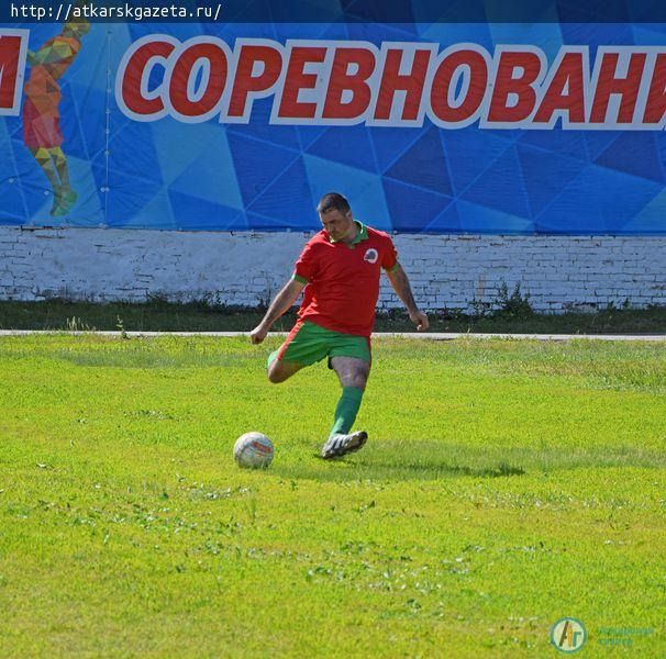 Футболисты "Магистрали" качали на руках своего голкипера Сергея ФРОЛОВА (ФОТО)