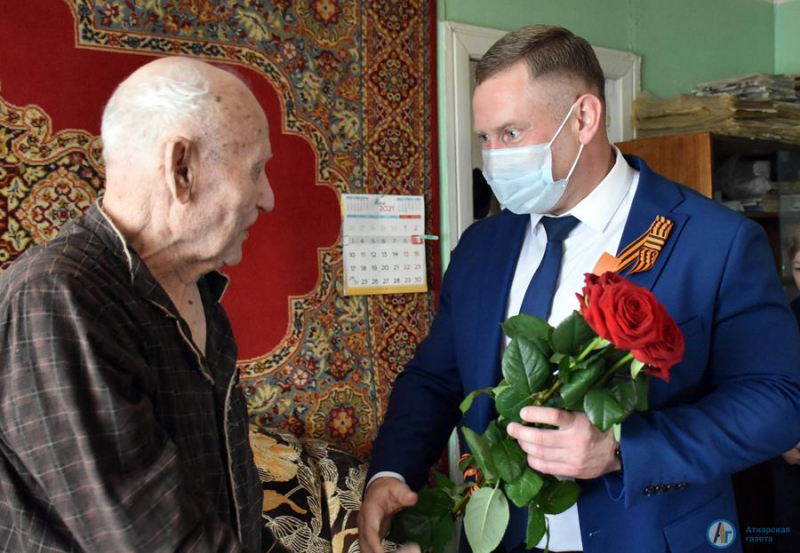 Глава района и глава города поздравили аткарских ветеранов