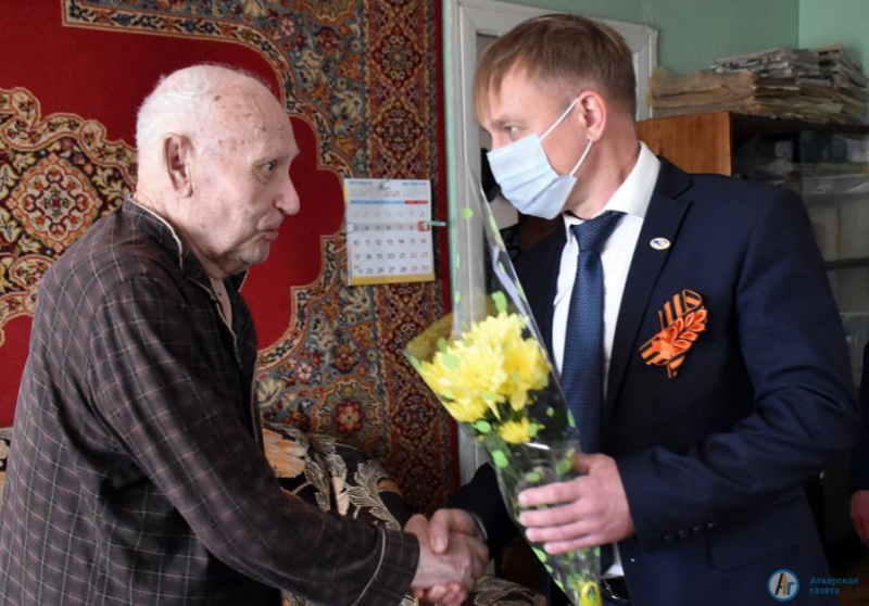 Глава района и глава города поздравили аткарских ветеранов