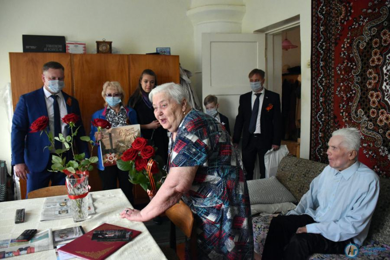 Глава района и глава города поздравили аткарских ветеранов