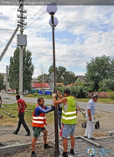 Глава района обсудил с жильцами аткарских многоэтажек качество ремонта дворов