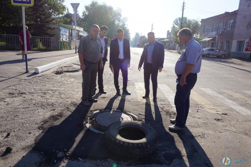 Глава района оценил работы по благоустройству тротуаров