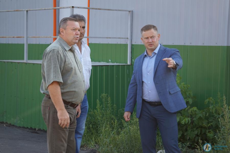 Глава района оценил работы по благоустройству тротуаров