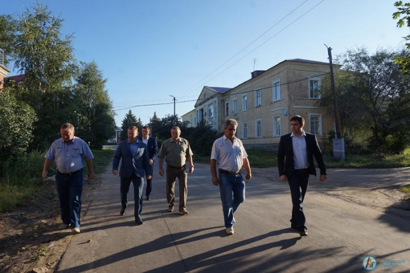 Глава района оценил работы по благоустройству тротуаров