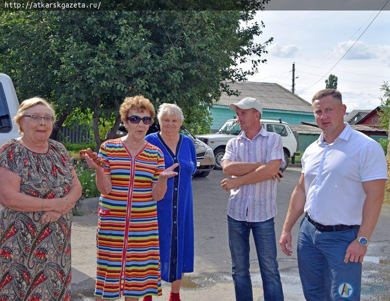 Глава района поднялся на проблемную крышу многоквартирного дома на Серова (ФОТО)