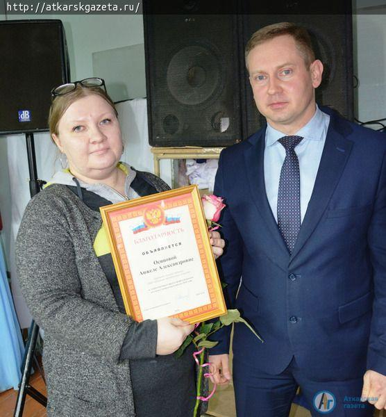 Глава района поздравил работников швейных предприятий с Новым годом