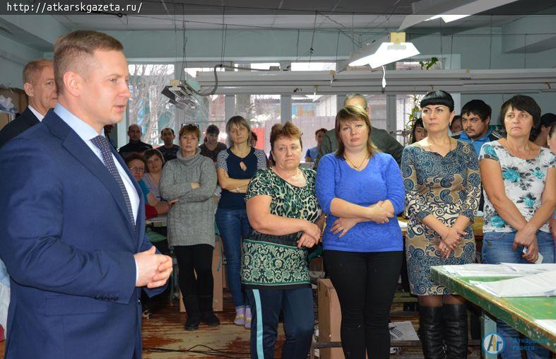 Глава района поздравил работников швейных предприятий с Новым годом