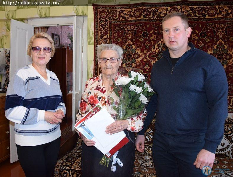 Глава района поздравил с юбилеем 90-летнюю аткарчанку