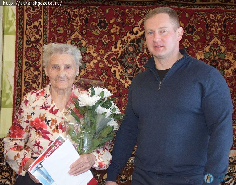 Глава района поздравил с юбилеем 90-летнюю аткарчанку