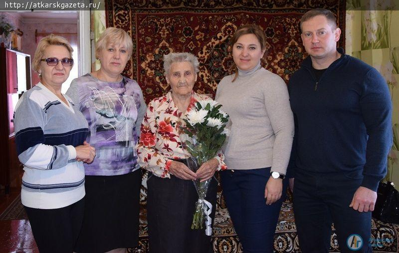 Глава района поздравил с юбилеем 90-летнюю аткарчанку