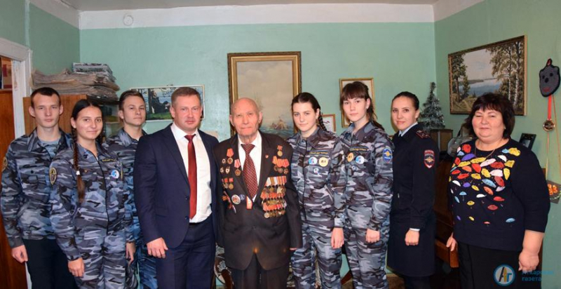 Глава района поздравил с юбилеем последнего солдата Курской дуги